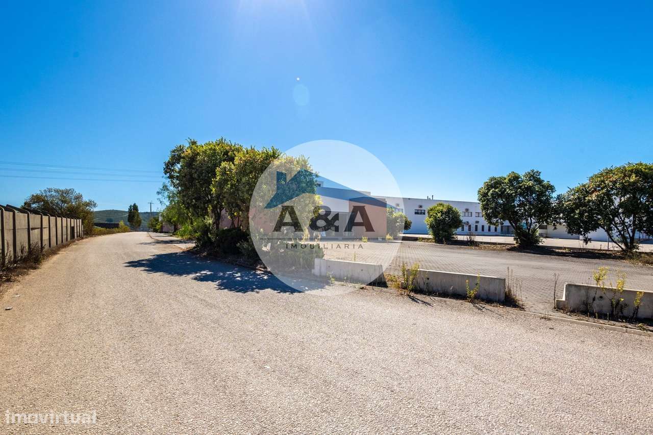 Armazém com parqueamento e Visibilidade - Grande imagem: 5/35