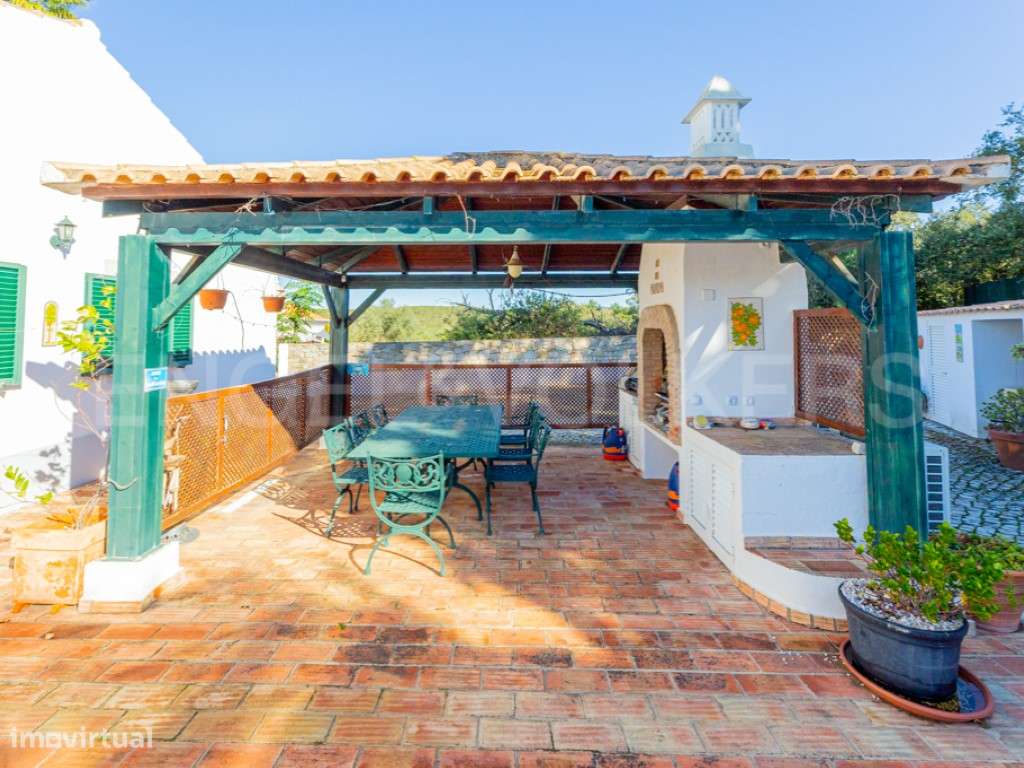 Moradia T3 com Piscina em São Brás de Alportel-31