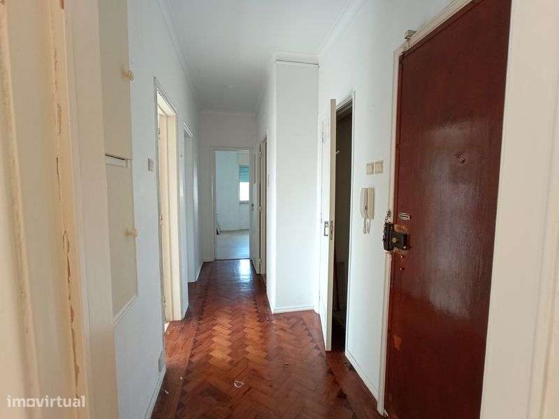 Apartamento T2 em Carnaxide em zona com excelentes acessos - Grande imagem: 2/13