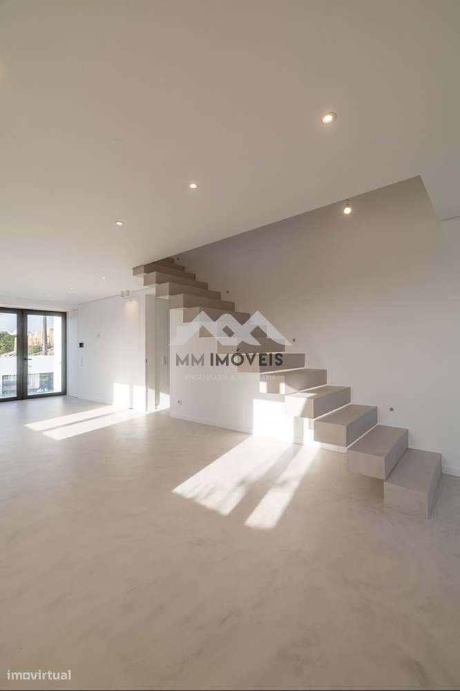 Moradia T3+1 | NOVA | Piscina | Francelos | 4 Frentes | Box | Praia-47