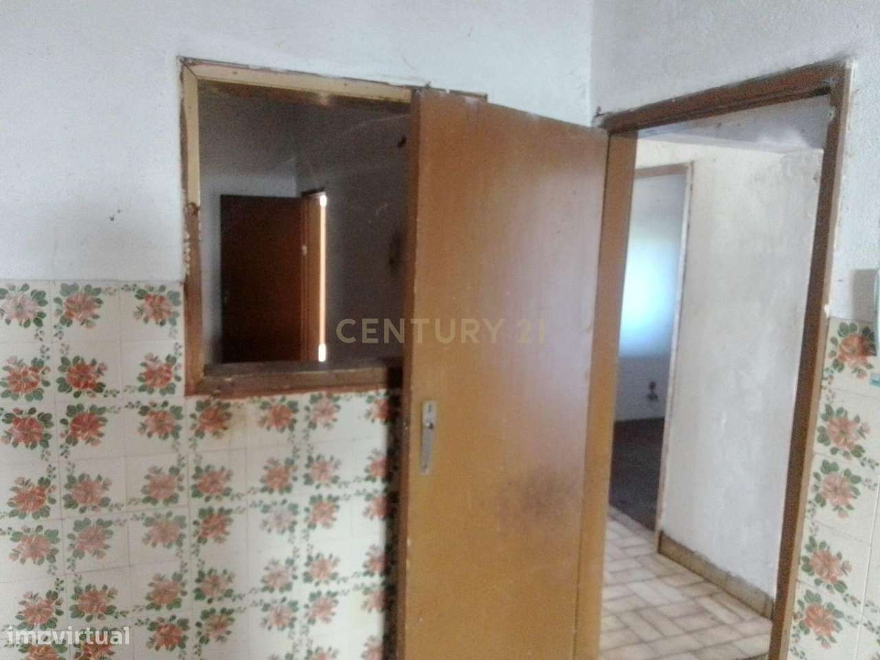 Moradia Terrea para remodelação com Terraço - Grande imagem: 5/7