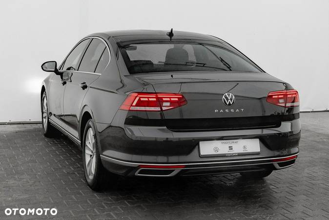 Volkswagen Passat 2.0 TDI Elegance DSG - 5