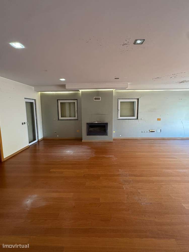 Moradia T5 com piscina, garagem e vista mar em Ericeira-29