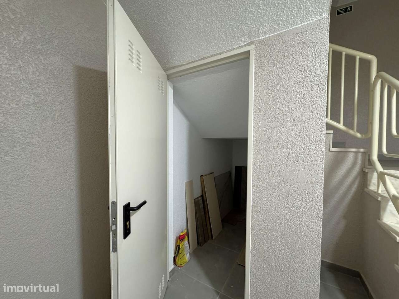 Apartamento T3 novo com Mezzanine e estacionamento no centro de Carcav-32