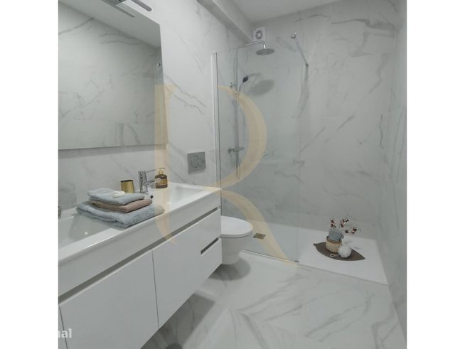 Apartamento T3 em remodelação total com varanda e elevador em Benfi...-11