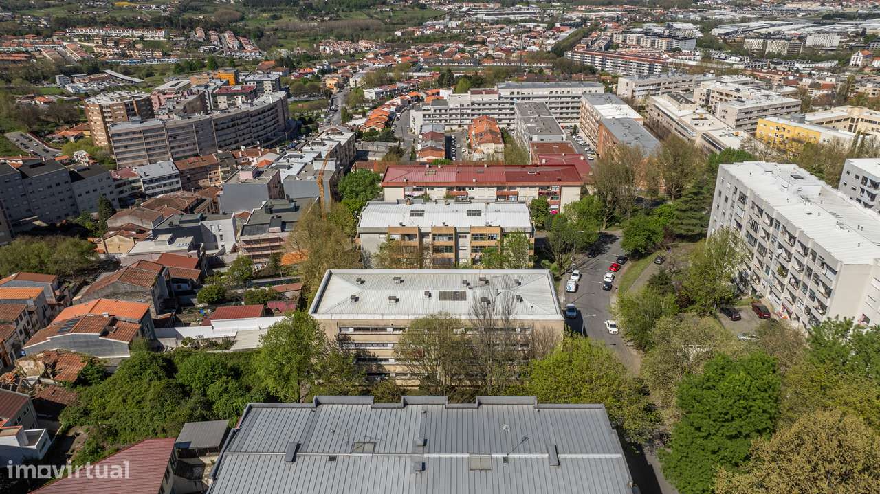 Apartamento T3 renovado no centro de Braga-21