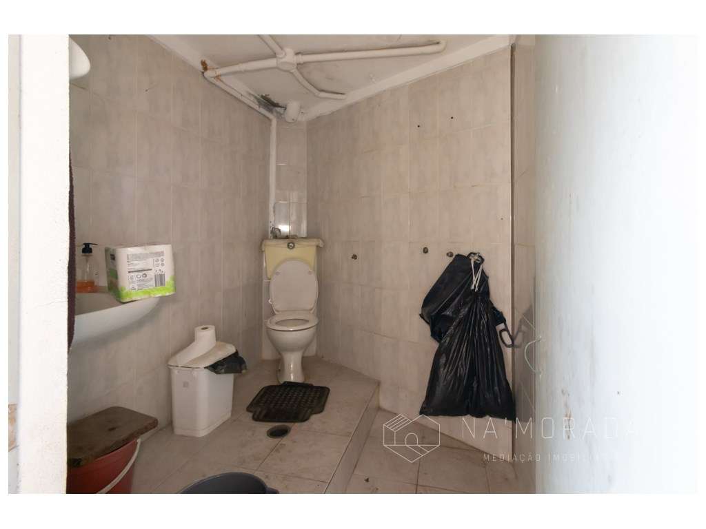 Propriedade para restauro em pleno centro de Santa Maria da Feira-30