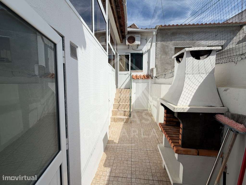 Moradia T2+2 com logradouro e garagem em Faro do Alentejo-22