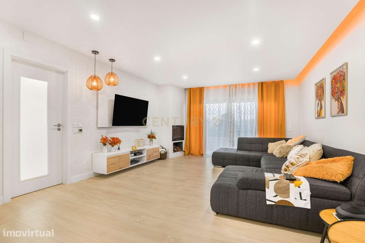 Qualidade de Vida e Bom Gosto nos Jardins de Santiago - 4 Quartos e 3-5