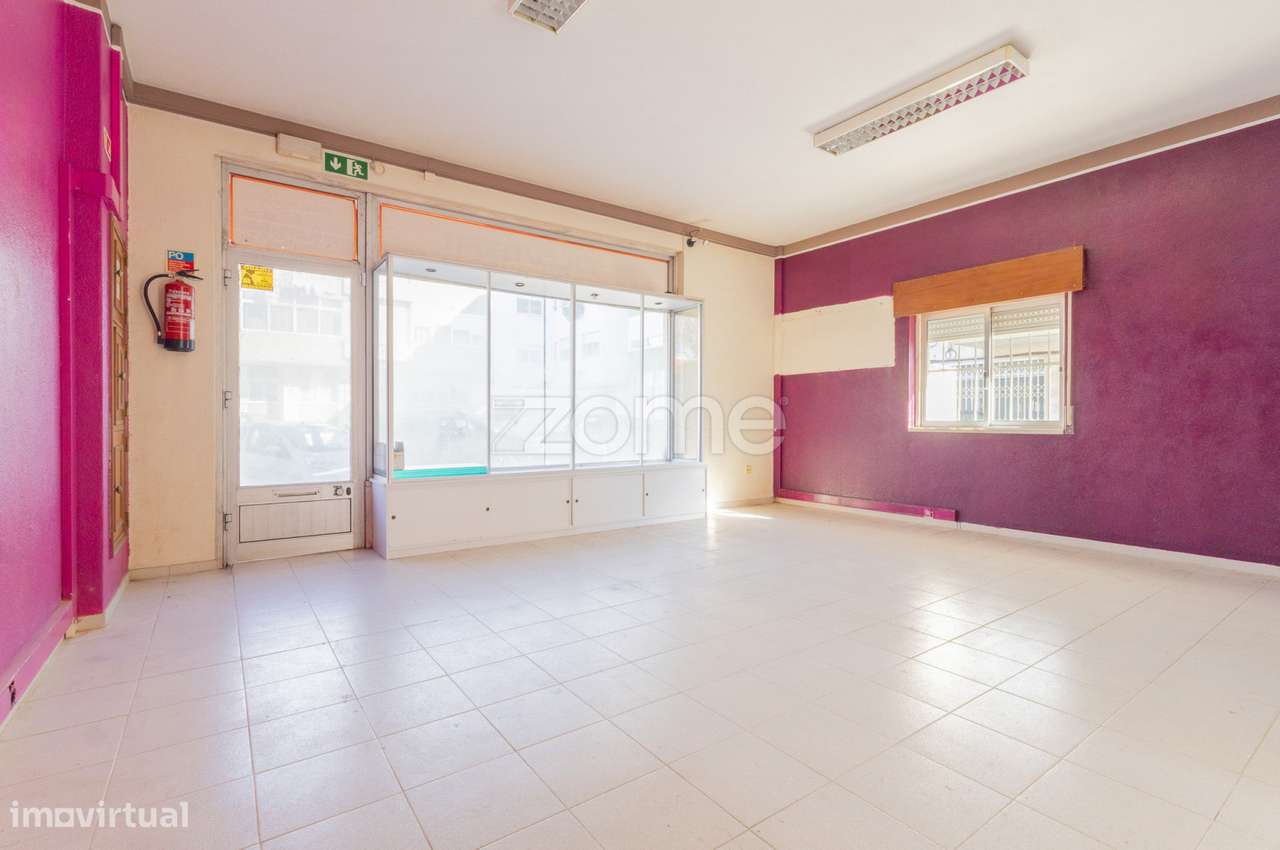 Loja em São Domingos de Rana - Grande imagem: 4/30