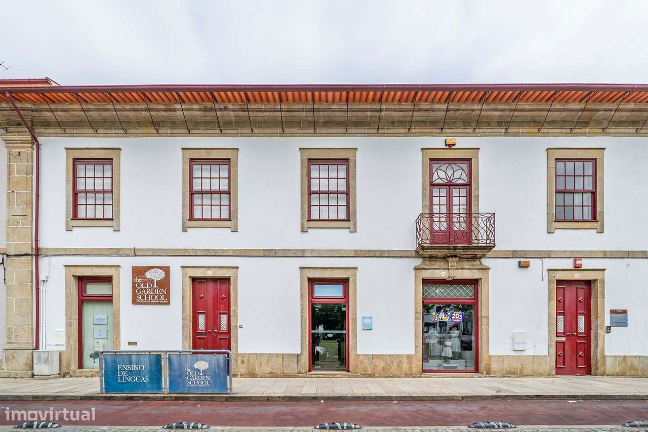 Trespasse de Conceituada Loja de Roupa Infantil no Centro de Barcelos-0