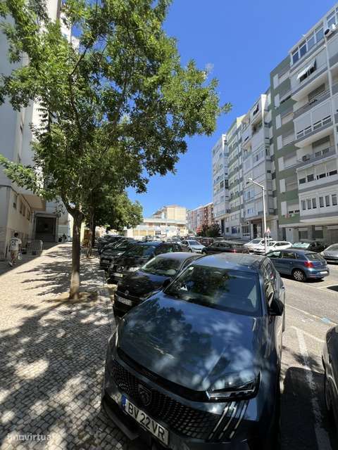 Oportunidade de Investimento, loja c/dois pisos em Benfica!-12