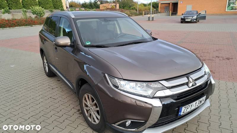 Mitsubishi Outlander 2.2 DI-D 4WD Automatik Diamant Edition - 2