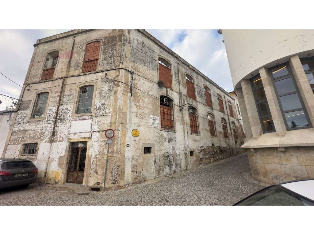 Vende-se um conjunto único de quatro imóveis, estrategicamente loca... - Grande imagem: 3/60