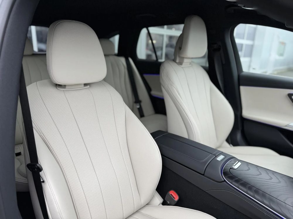 E220d 4Matic kombi, Linia AMG Advanced Plus, Kamera 360, Hak