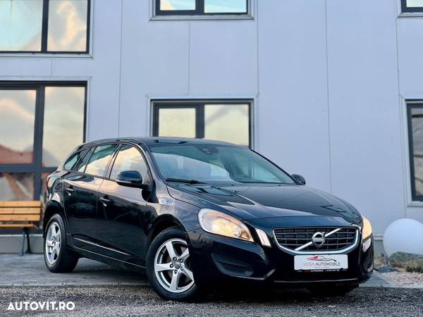 Volvo V60 D2 ECO Start-Stop Momentum - 1