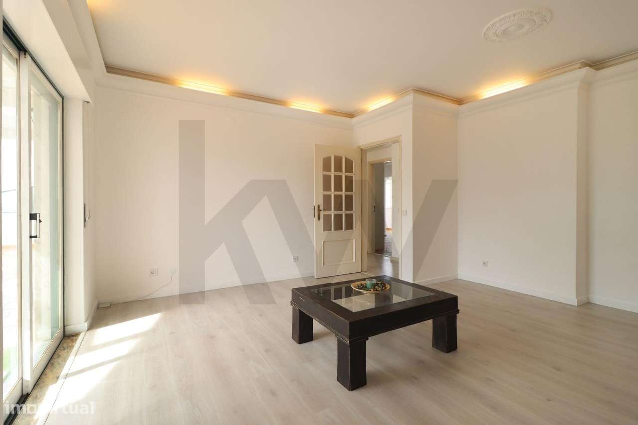 Apartamento T2 exclusivo no último piso do Edifício Royal com terraço-26