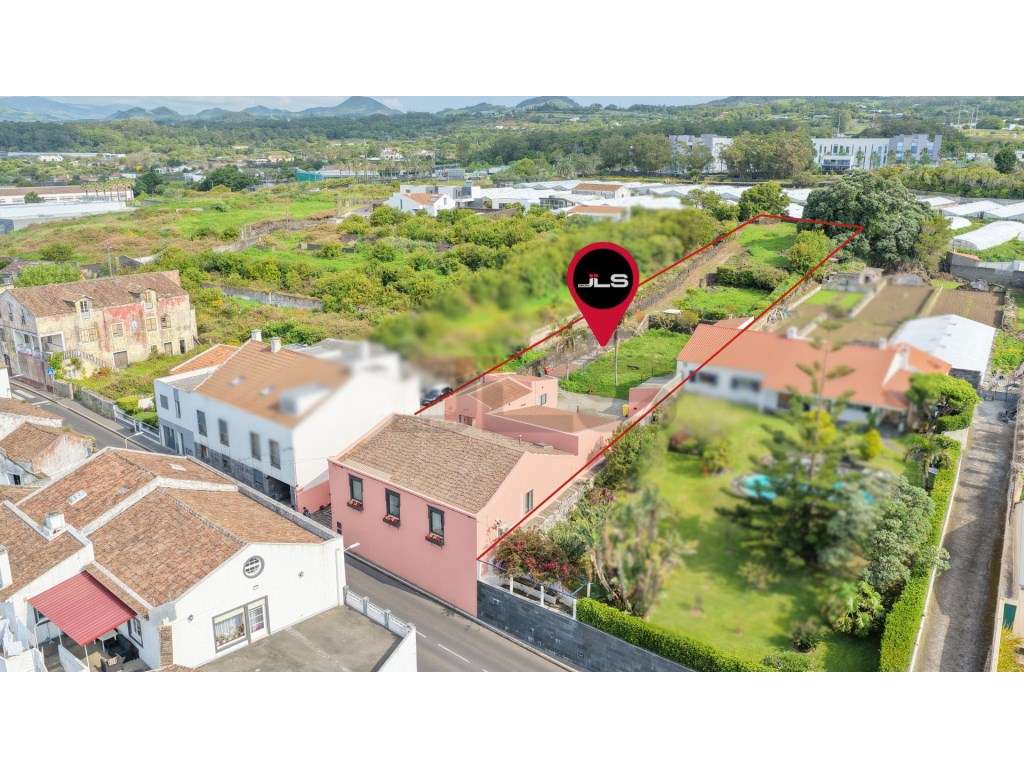Moradia V4 com Apartamento T1 Anexo, Totalmente Remodelada - Centro...-51