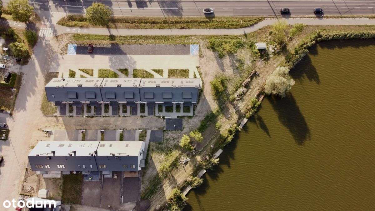 Dom nad stawem blisko Poznania-1