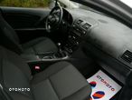 Toyota Avensis 1.8 Active - 21