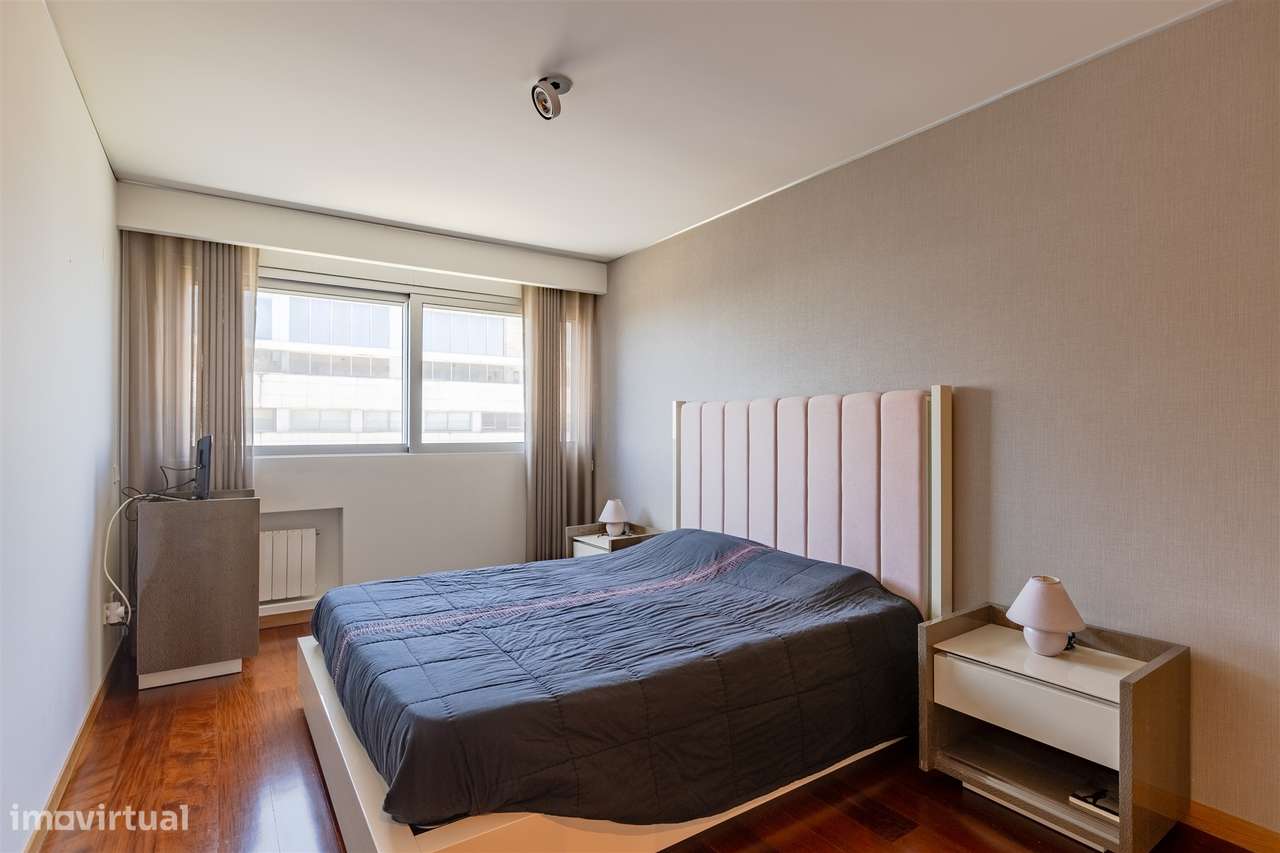Apartamento T3 no Bessa com Varanda e Garagem box-23