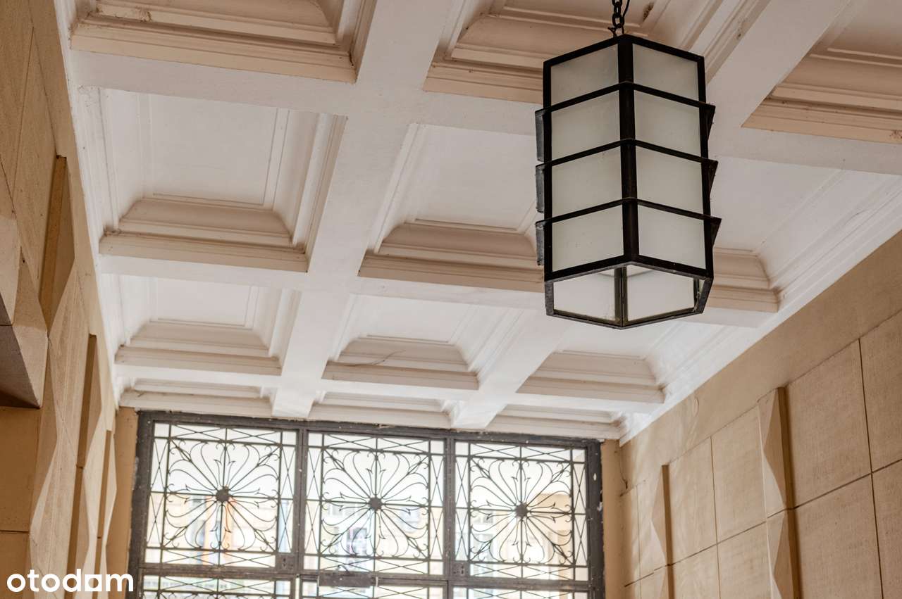 Przestronne mieszkanie ze sztukateriami w historycznej kamienicy-7