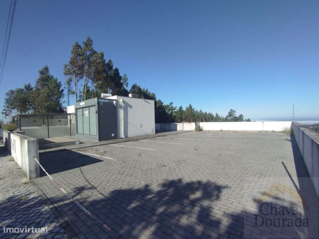 Imóvel para restauração ou habitação- excelente localização - Grande imagem: 4/17