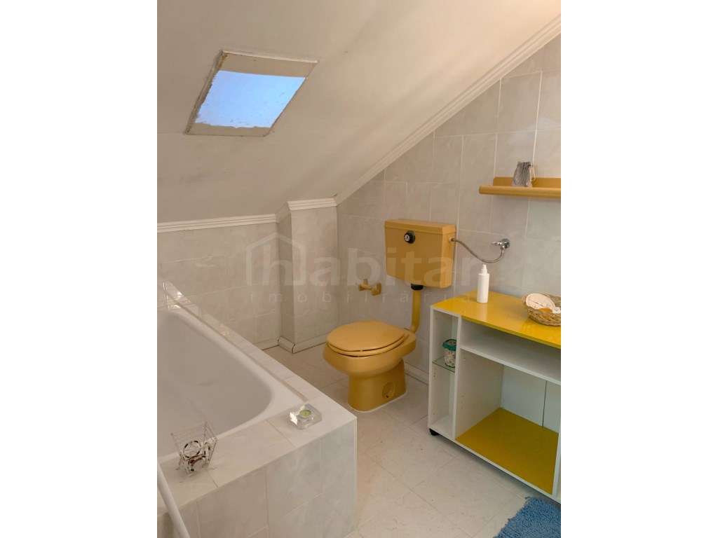 Moradia T5 + 2 C/ Quintal e Sótão-25