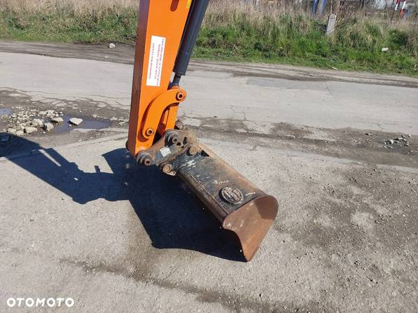 Hitachi ZAXIS 26U - 12