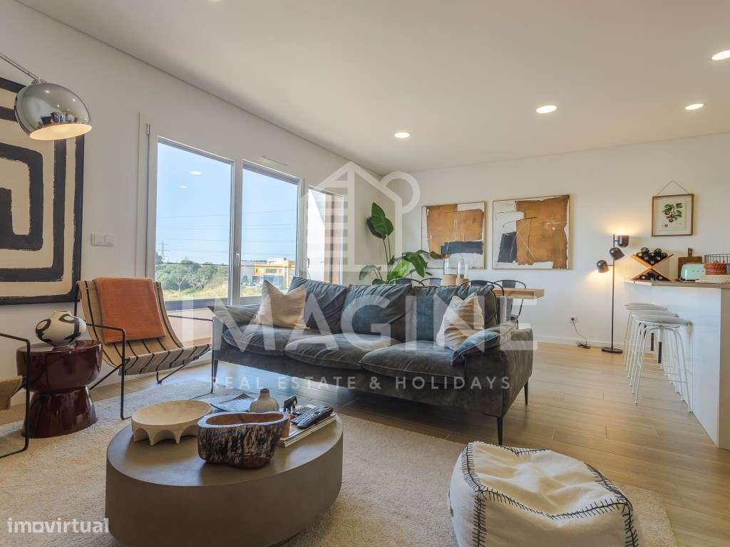 Apartamento T2 com Varanda Aterraçada na Quinta da Amizade-1