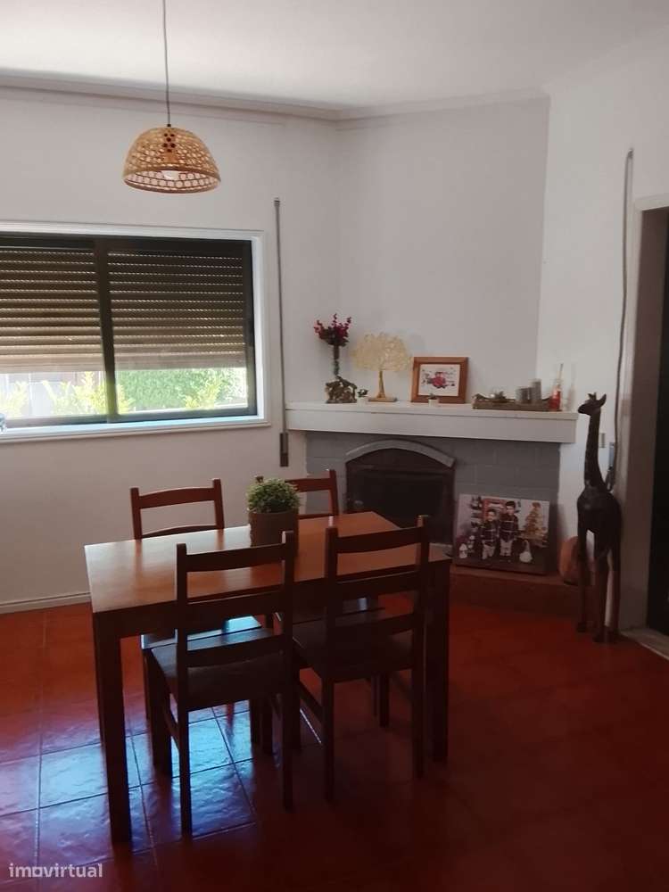 Moradia T3 com jardim, cave e varanda a 10min do Castelo da Maia-11