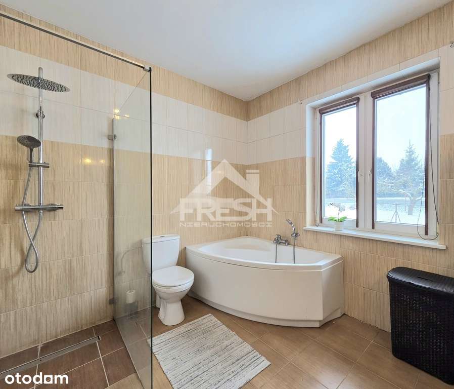 Dom w Bladowie z dużym ogrodem i tarasem-12