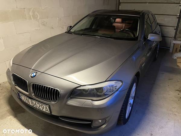 BMW Seria 5 530d xDrive Touring - 23