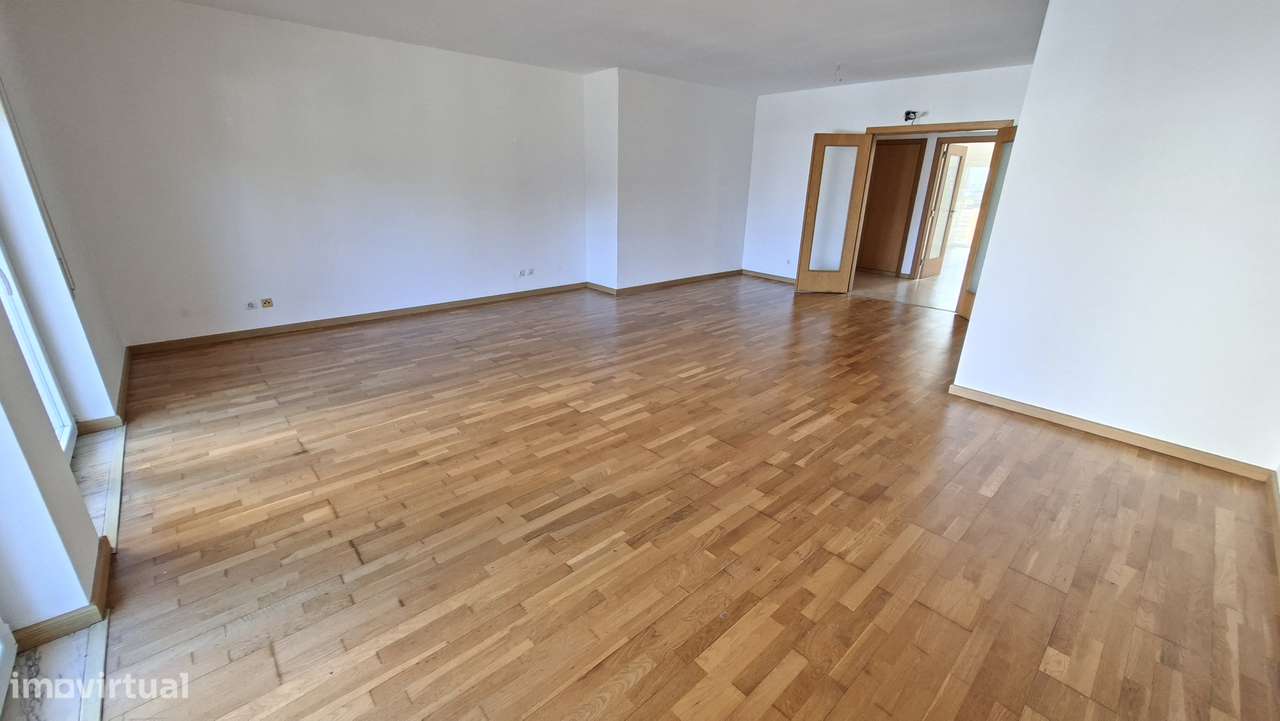 Apartamento T3 com 175m², Arrecadação e Estacionamento– Samora Correia - Grande imagem: 4/20