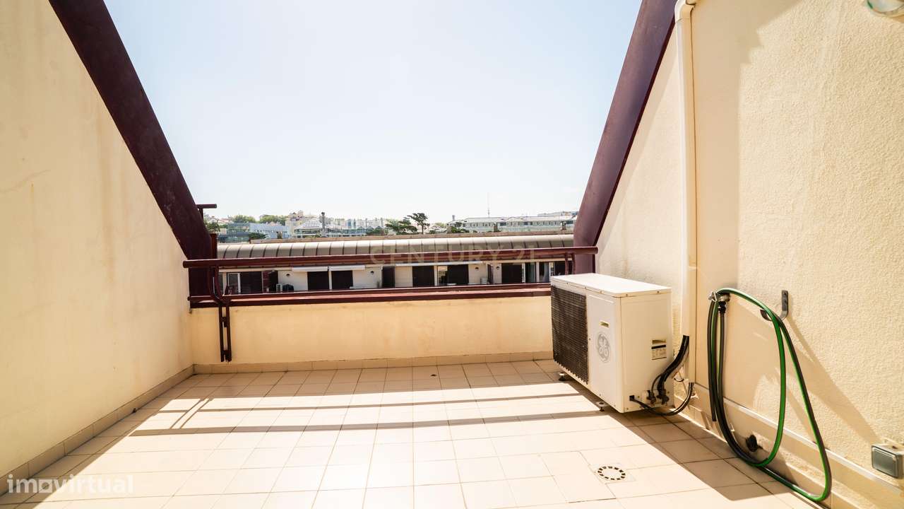 Apartamento T3 com Vista Mar – 5º Andar – A Dois Passos do Casino Esto-42