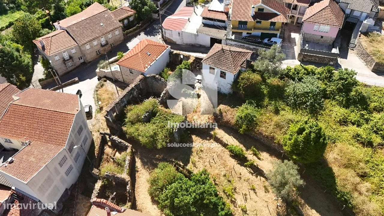 Moradia para Restaurar T2 - Grande imagem: 2/24