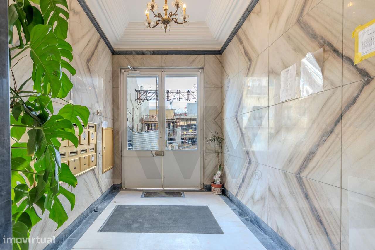 Arrendamento - Graça | T2  junto aos Miradouros em prédio com elevador - Grande imagem: 3/40