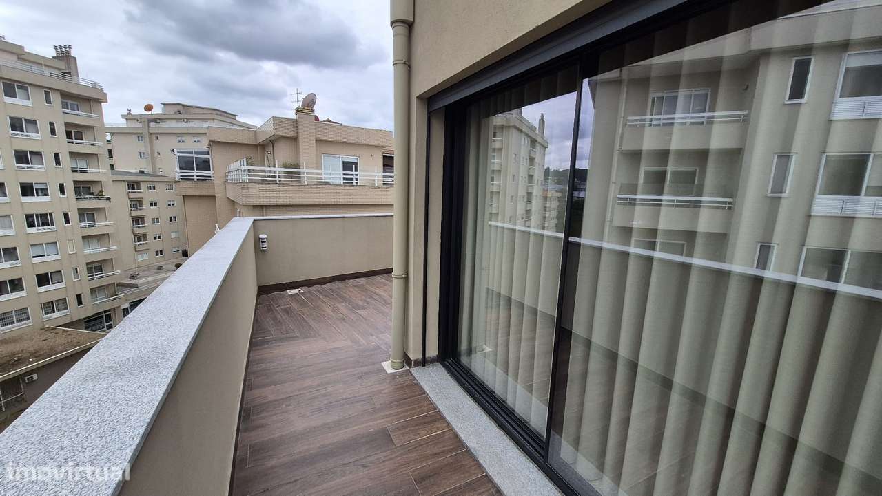 T3 Recuado no último piso, com terraço de 77,35m2 e garagem fechada-9