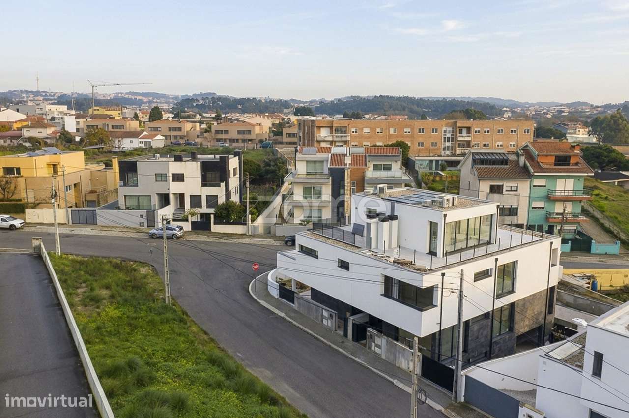 Moradia T5 com piscina na praia da Madalena - Grande imagem: 3/44