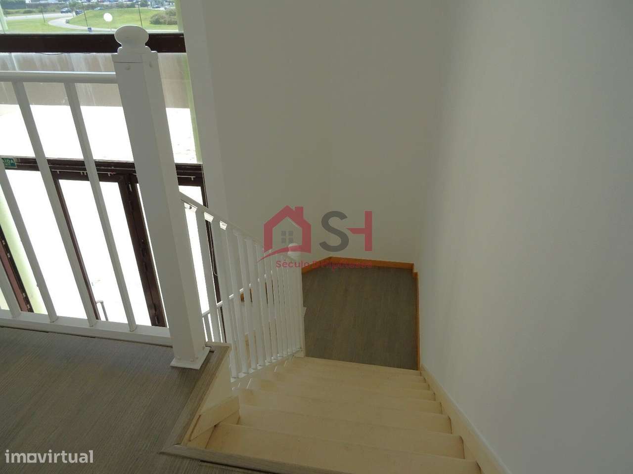 *Loja para Comercio e Serviços– Peniche*-16