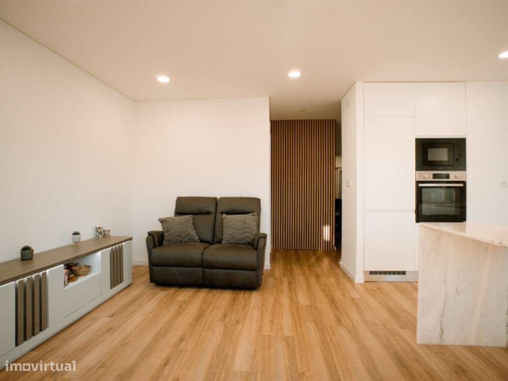 Apartamento T2 totalmente remodelado Baixa da Banheira-6