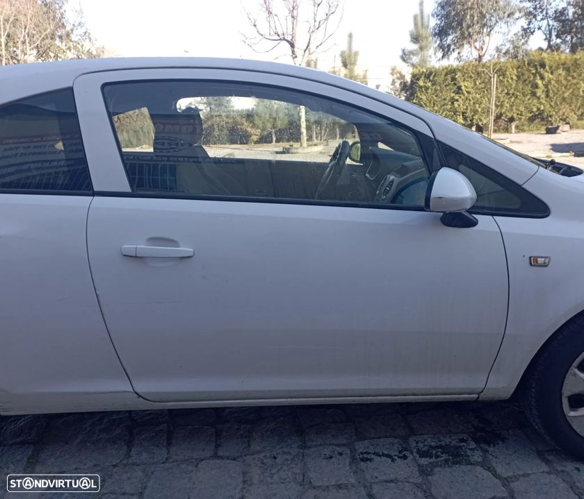 Peça - Porta Frente Direita Opel Corsa D 2008