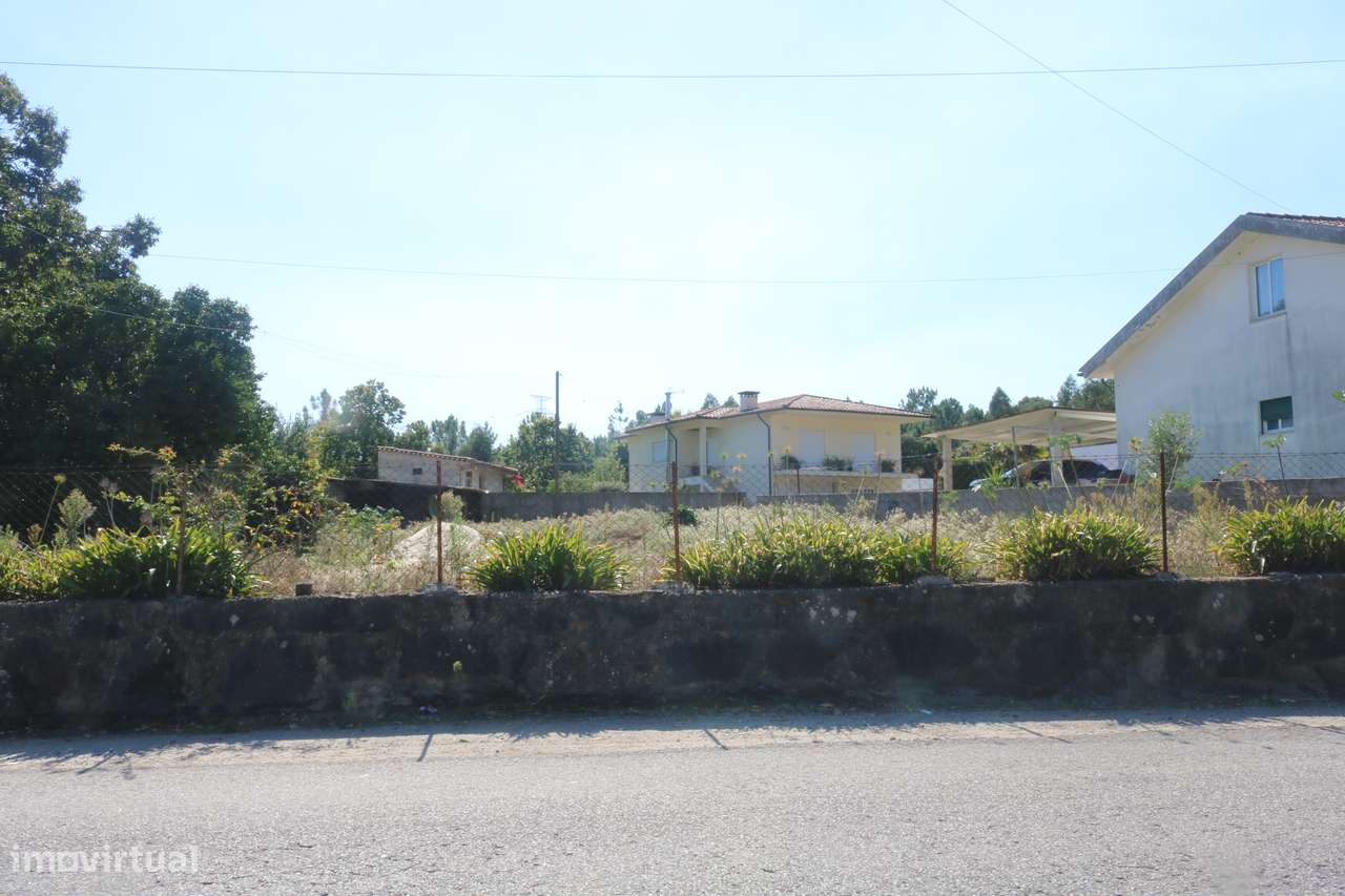 Venda de terreno c/ 560 m2 para constr. de moradia térrea em Amares.-6