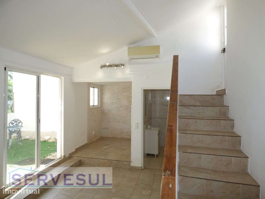 Casa Tradicional, com dois pisos, 4 quartos, dividida em duas habit...-5