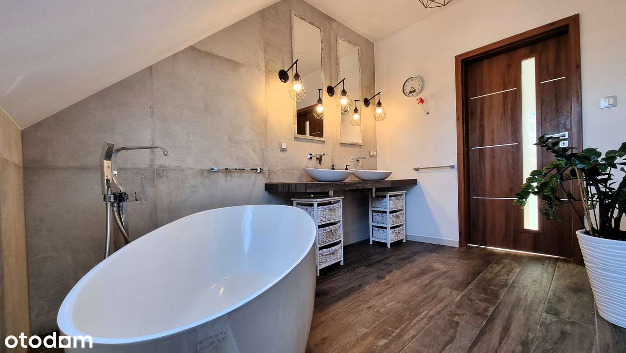 Przestronny_dom_6_pokojów_zadbany_ogród_fotowoltaika_kameralna_okolica-10