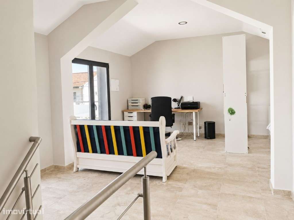 Moradia T3 +1 Renovada Pronta a Habitar Espaço, Conforto e excelent...-19