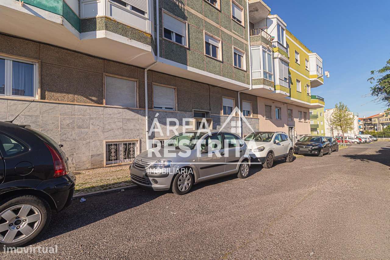 Apartamento T3 com Cave - Amadora-1