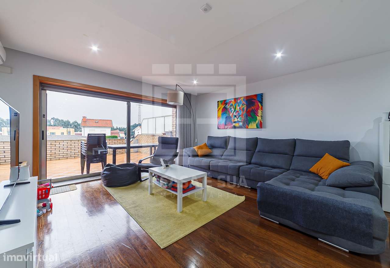 MORADIA T4+1 C/PISCINA EM COND FECHADO 3 FRENTES-33