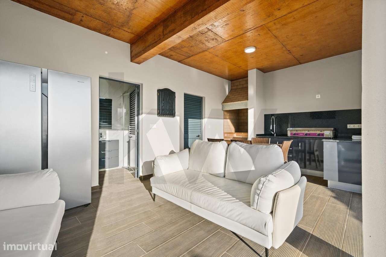 Moradia T4 com piscina e vista oceano, São Gonçalo, Funchal-55