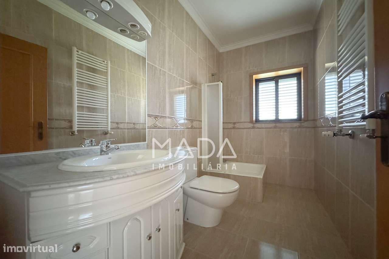 Moradia T4 + Moradia em pedra + terreno (3 artigos) em Lago, Amares-19